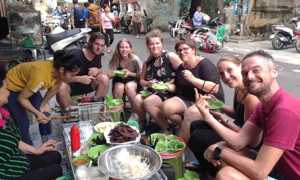 Hanoi Street food tour discover 36 streets