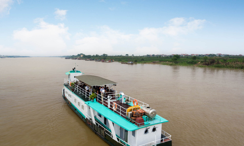 Boat Trip on The Red River Ha Noi